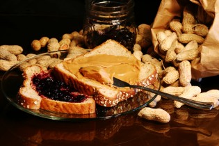 peanut butter and jelly sandwich save money on school lunches for the kids