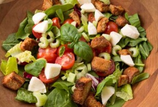 salad-croutons salad with homemade croutons