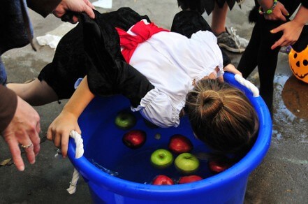 apple bobbing