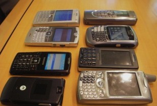 cell phone2 Don't Buy In! How To Avoid The Trap!