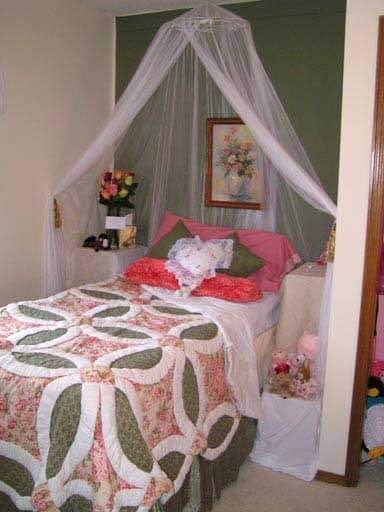Inexpensive Bedroom Makeovers / 10 Bedroom Makeovers-Transform a Boring Room Into A ... / • buy new bed linen: