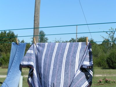 Forføre Skaldet let at håndtere How To Hang Clothes On A Clothesline - Easy Tips, Pictures and Video