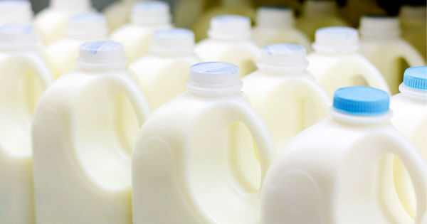 https://www.livingonadime.com/wp-content/uploads/2011/03/fb-recycling-plastic-milk-jugs.jpg