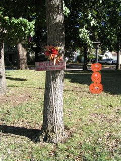 Fall-Rake-free-leaves homemade fall decorations