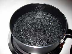 https://www.livingonadime.com/wp-content/uploads/2012/05/boiling-water-stove.jpg