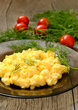 How To Make Scrambled Eggs - Easy Recipe And Tips