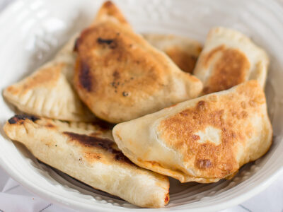 This cheeseburger rolls recipe makes an easy main dish that everyone, especially kids will love! Serve with an easy side dish and have a no complaint meal!