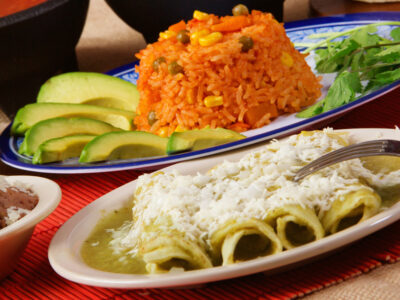 You can make easy freezer meals without all the trouble so many people cause themselves! Here are some easy ideas how to make freezer meal prep much simpler! Don't overcomplicate it! After all, you want to spend less time in the kitchen and still get great meals on the table! Here's how!