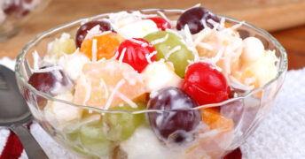 Here are some Easy Fruit Salad Recipes that are quick and easy to prepare. They make a delicious and healthy addition to any meal, party or get together!