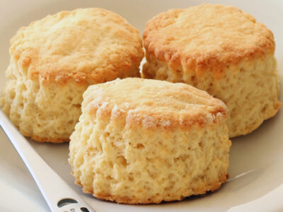 This easy homemade baking powder biscuits recipe makes the most delicious biscuits that are super yummy and easy to make with jist 5 minutes' work!