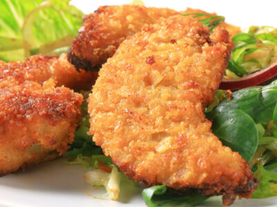 This easy oven fried chicken recipe with biscuits is a super easy way to make yummy fried chicken your family will love! It’s a cheap and easy meal and my teenagers love it so much, they always ask for more!