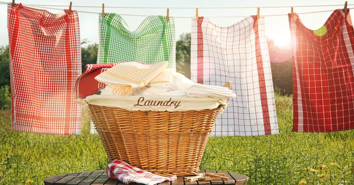 How to Hang Clothes On A Clothesline - The RIGHT Way!