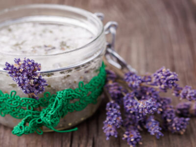 These easy homemade sugar scrub recipes can be made with ingredients you already have at home! They make great gifts and are nice for a luxurious break!