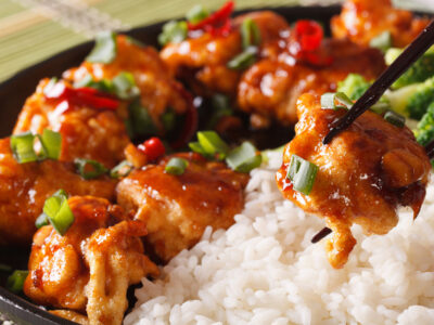 This easy honey garlic chicken recipe is a super yummy and easy to make Chinese chicken dinner recipe you can make in 10-15 minutes!