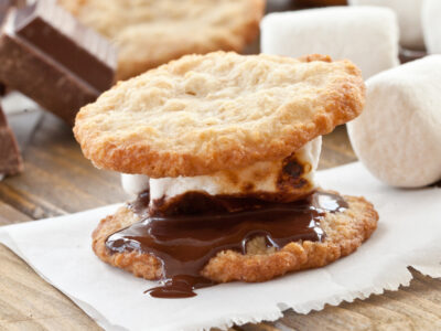 Here's an easy s'mores recipe you're sure to love! You'll also find easy ways to make s'mores including an Ice Cream S'mores Recipe.
