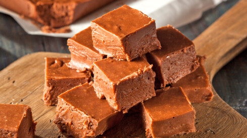 This old-fashioned fudge recipe makes the ultimate Christmas treat, just like Grandma used to make! Smooth, creamy, and delicious, it’s a holiday favorite your family and friends will love. Perfect for parties and festive gatherings!
