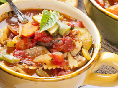 Here's an easy chicken and pasta dish your family is sure to love! This easy chicken cacciatore recipe is a tasty Italian dish that is quick and easy to make! A traditional family favorite that will leave everyone asking for more!