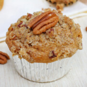 This quick and easy pecan pie muffins recipe is easy to make and tastes just like homemade pecan pie! It 's convenient and great for lunches and parties!