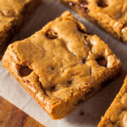 This easy toll house chocolate chip cookie recipe makes delicious chocolate chip cookies that taste just like toll house cookie bars! You can make these as moist and gooey bar cookies or the more crunchy regular chocolate chip cookies. Either way, you'll have a yummy treat that everyone is sure to love, especially kids!